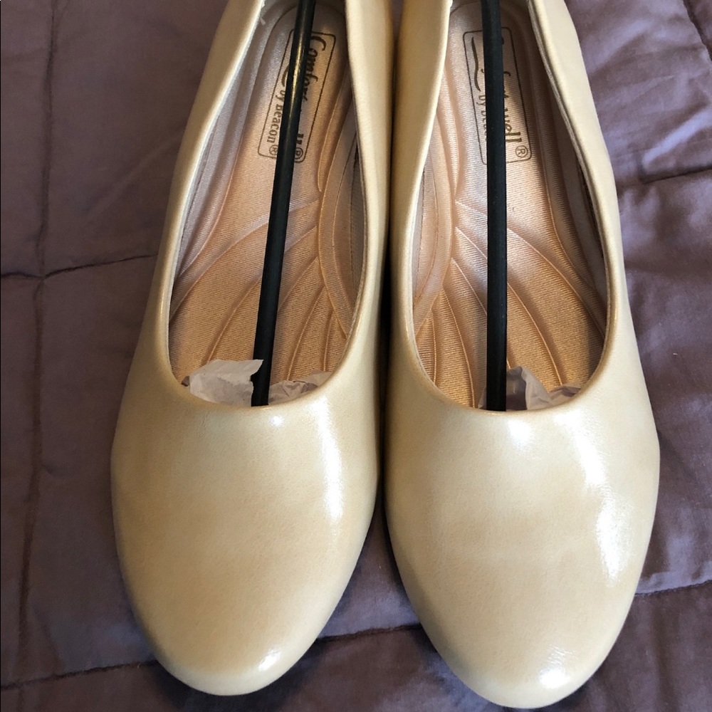 NWOT Comfort Well by Beacon® Classic Comfort Pumps